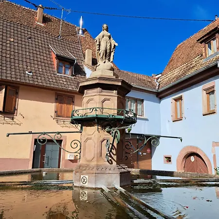 Grand Gite Dans Maison Alsacienne Historique Gueberschwihr Exterior photo